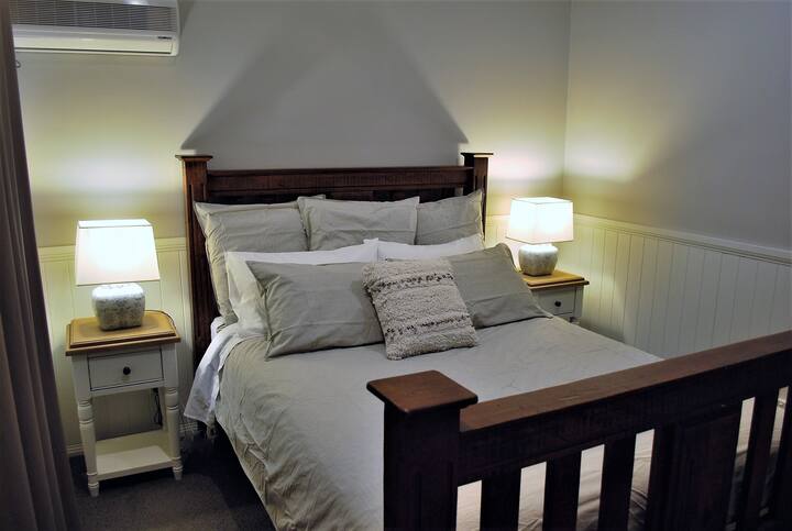 Second bedroom - queen size bed