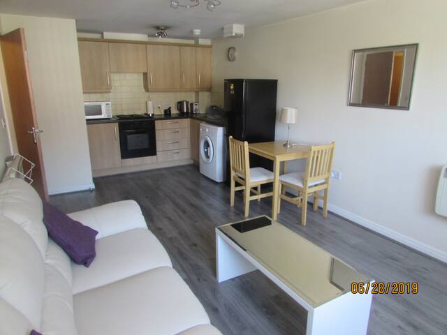 Liverpool modern apartment , parking, near airport