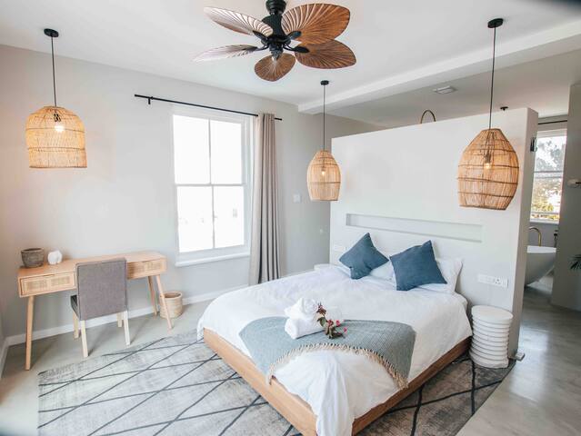 Faimes – Waterfront Villa gallery image 3