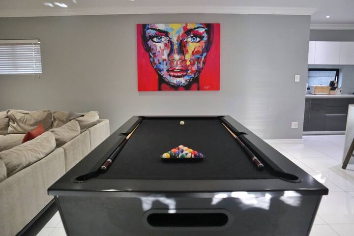 Exquisite Family Cape Villa Pool and Fire Pitt gallery image 5