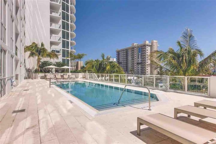 LUXURY FULL EQUIPPED CONDO IN FT LAUDERDALE AREA - Condominiums for