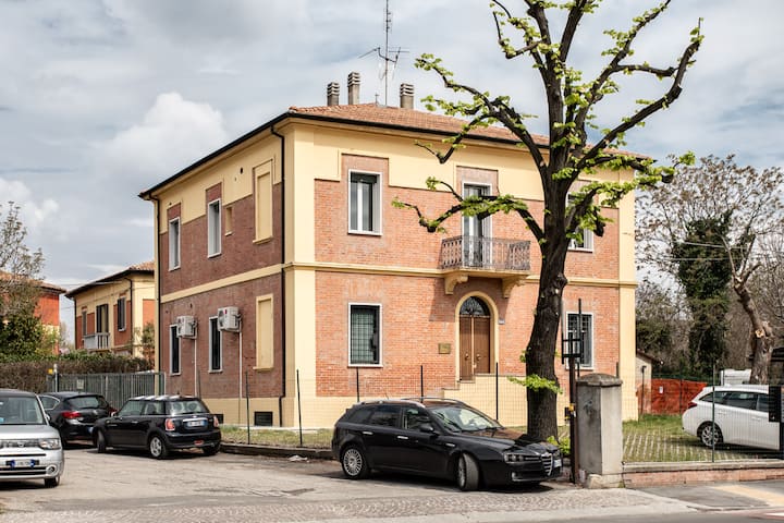 Flatinbo Apartaments Via De' Carracci-  Zues - ボローニャ