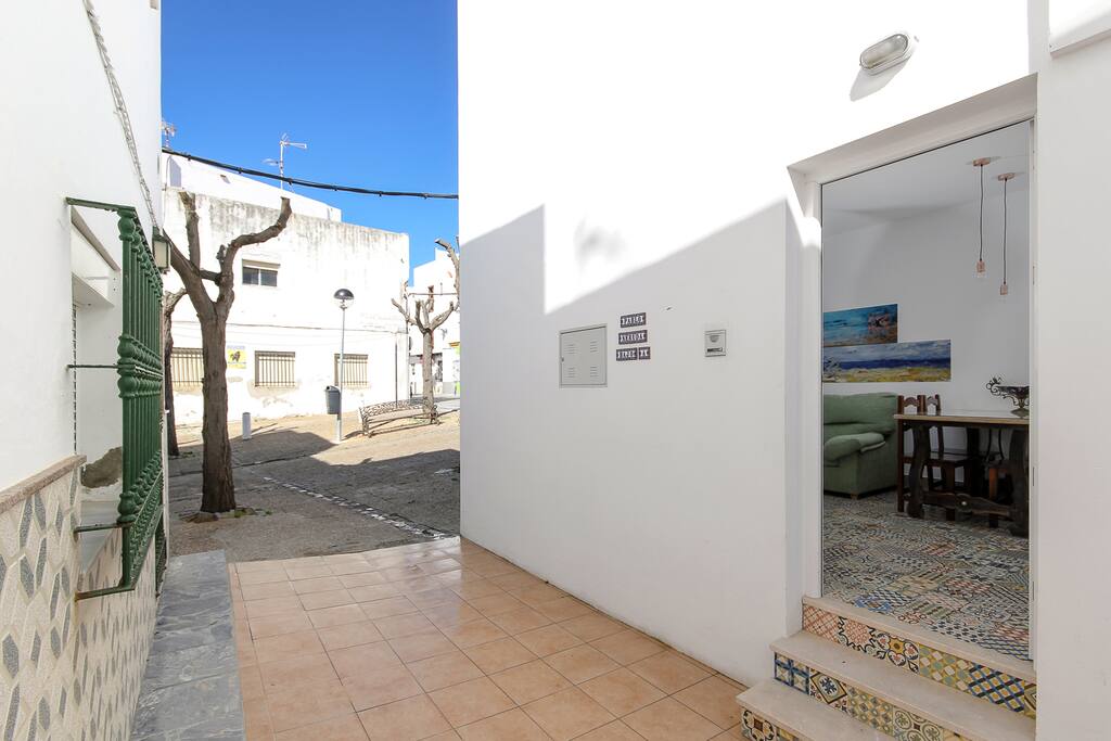 Acceso (completamente peatonal)