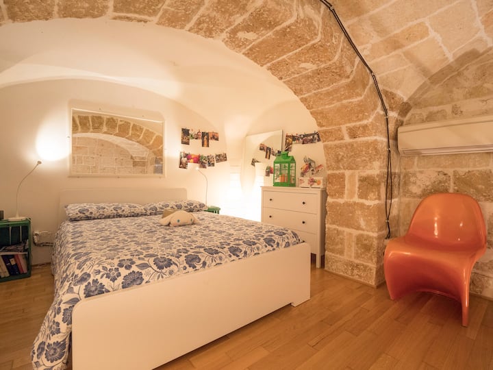 Dormitorio /arco de piedra