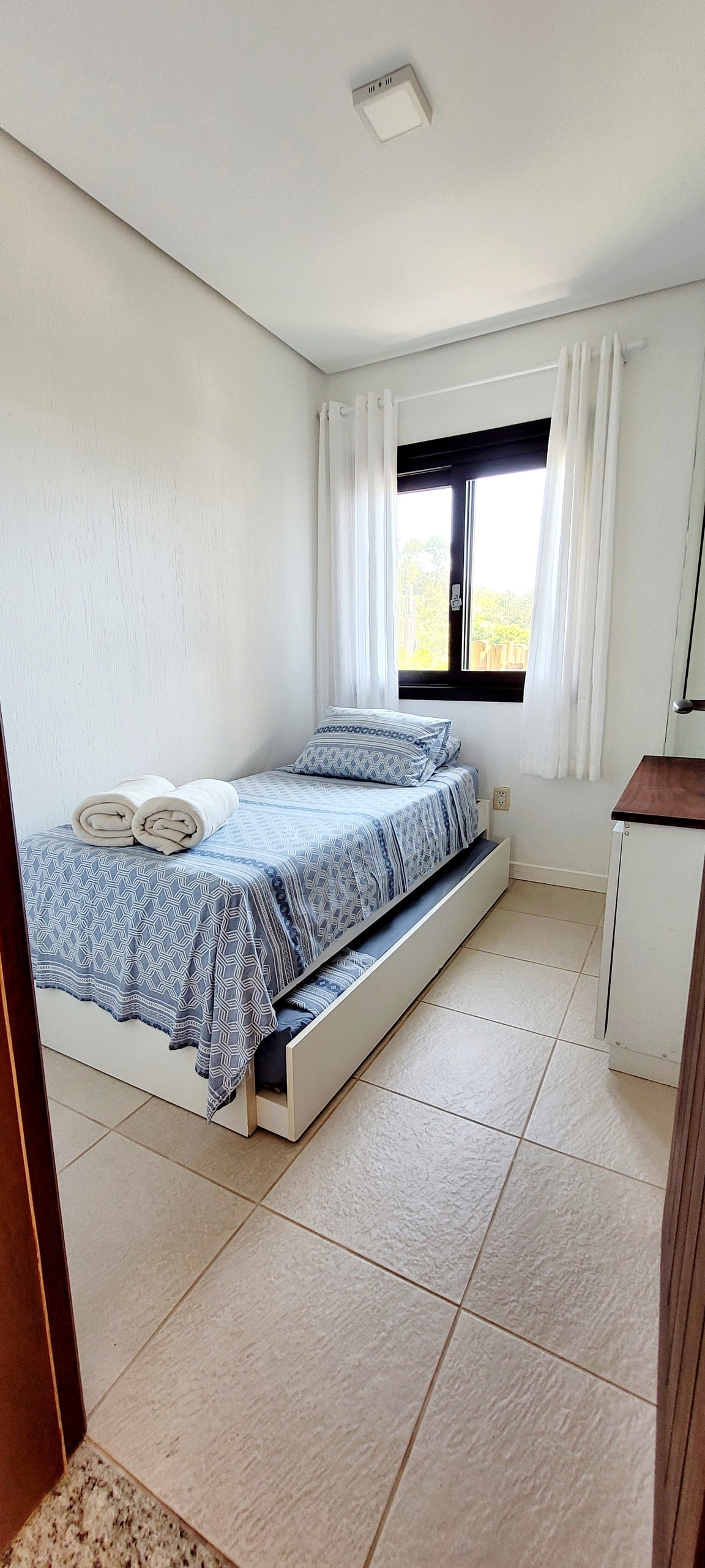 Პატარა ოთახი პირველ სართულზე.