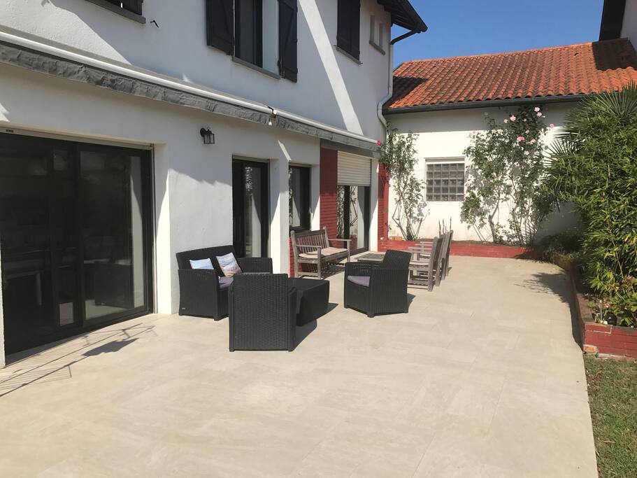 La terrasse plein Sud
South oriented terrace