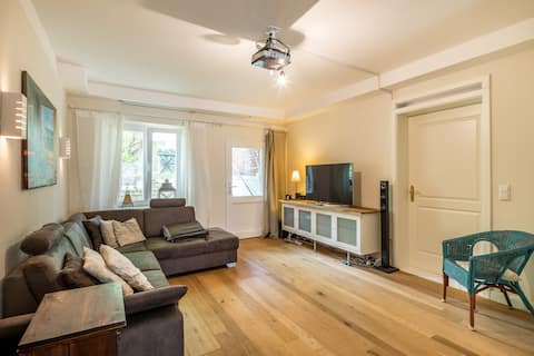 Beliebte Airbnb-Anzeige: Bright basement apartment with garden, in the heart of the city in Hoheluft West