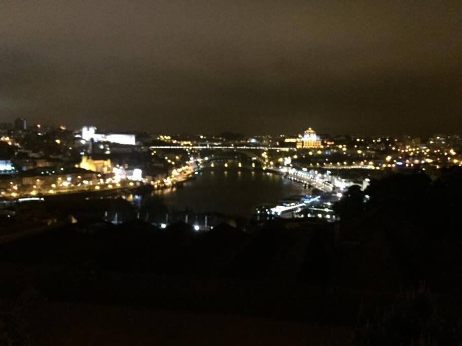Vista do quarto à noite