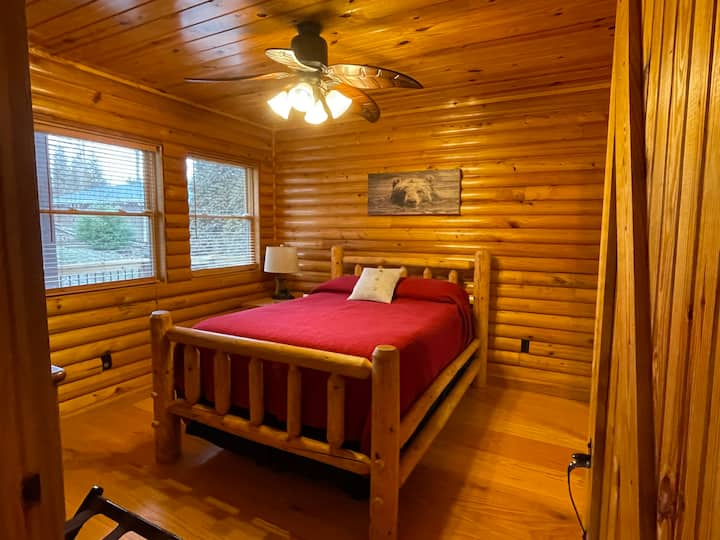 Bear bedroom on the main floor. Full size bed