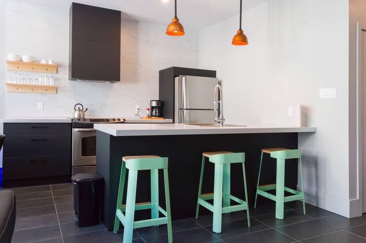 T201 – Lofts du Trésor – Par Les Lofts Vieux-QC gallery image 2