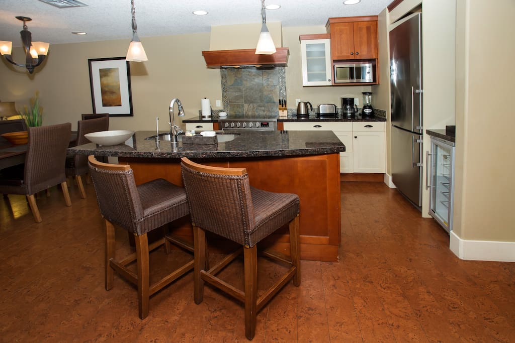 Beautifully designed kitchen with all the amenities