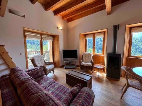 Top Airbnb: Waterfall: 3 minutes from Alpe d'Huez Grand Domaine à Oz