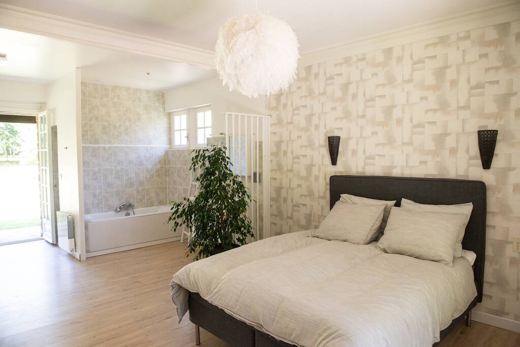 chambre avec salle de bain privative