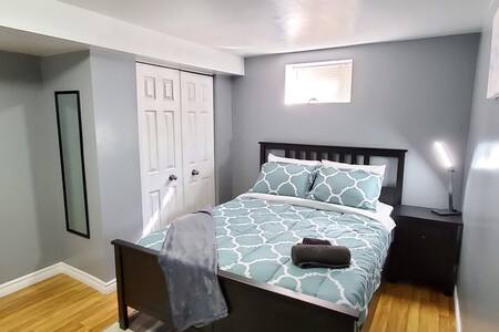 ☆Charming☆ Gorgeous Bedroom☆ Great Price!☆ Room B☆