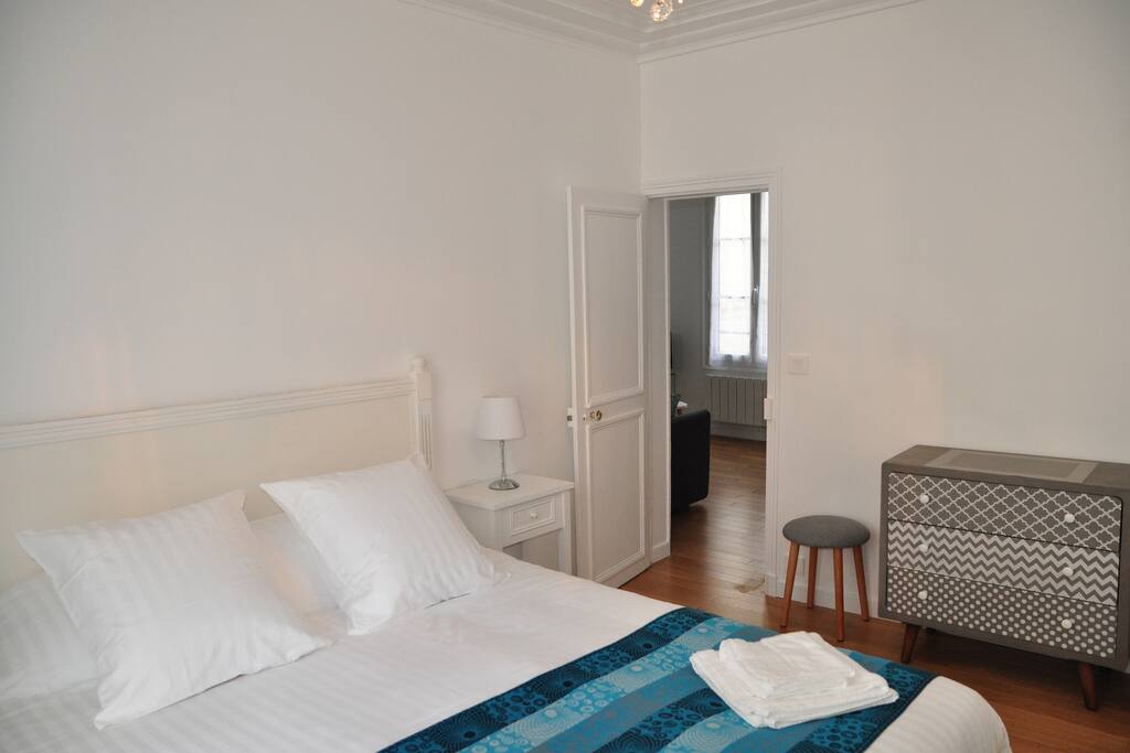 Chambre avec 1 lit queen size