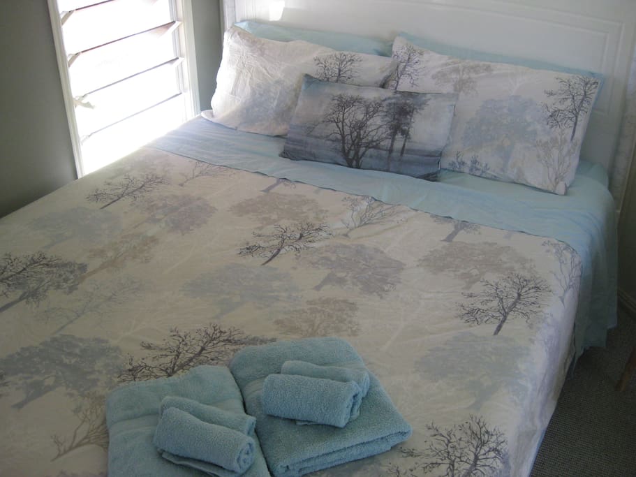 Queen size bed