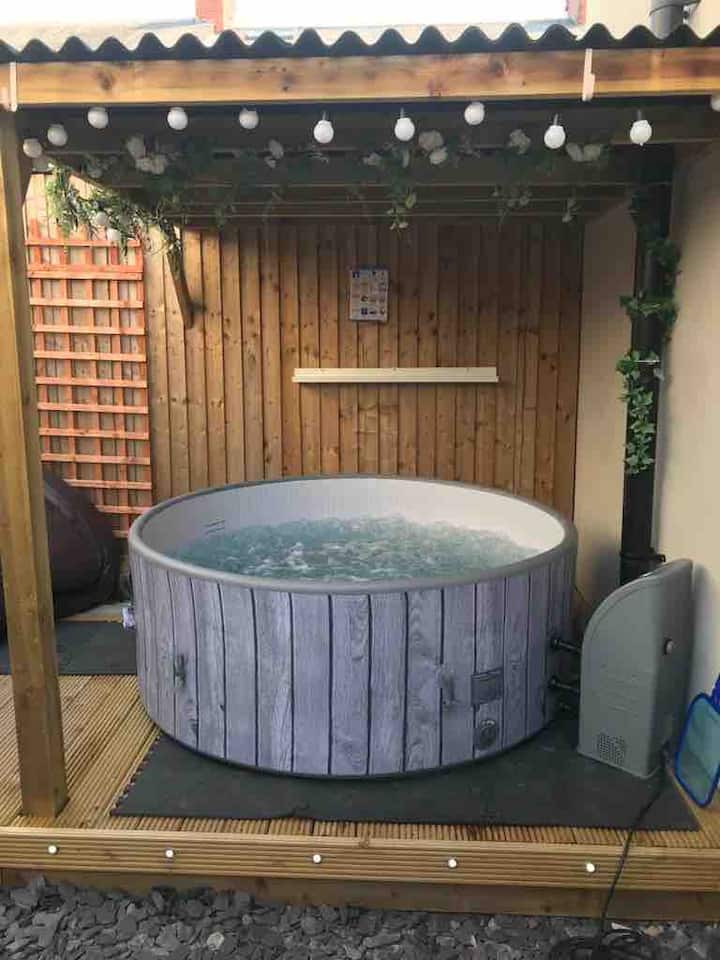 Top 10 Airbnbs With Hot Tub In Blackpool, UK Updated 2024 Trip101
