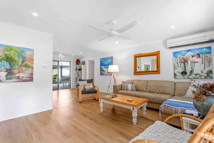 Dog & Family Friendly, Beach, Pool & Billiards gallery image 2