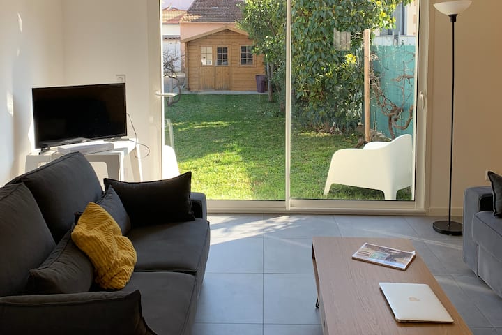 Jolie  Maison Rénovée, 2 Ch, Jardin, Pkg, 5 Mn Mer - Mandelieu-la-Napoule