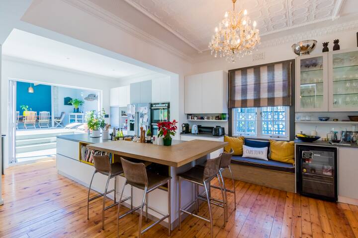 Light, spacious, entertainers’ home. gallery image 5