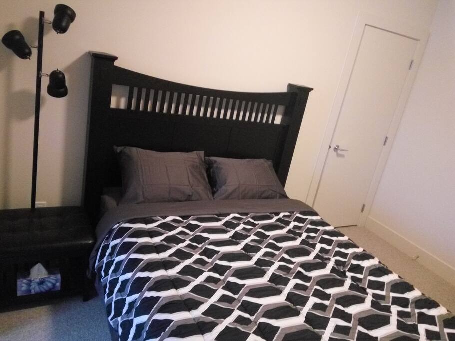 Super Clean Master Bedroom - Comfortable Queen Size Mattress with Pocket Coils, High Quality 100% Cotton Sheets, Fresh Air with Wide Window, Quiet for Perfect Sleeping.