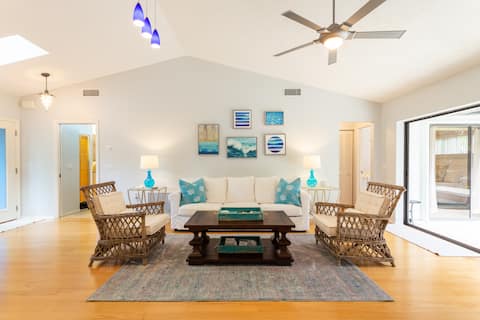 Top Airbnb: Beautiful 3 Bd, 2 bth Pool Home Near Siesta Key! in South Sarasota