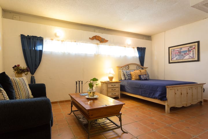 tropical studio,private entrance