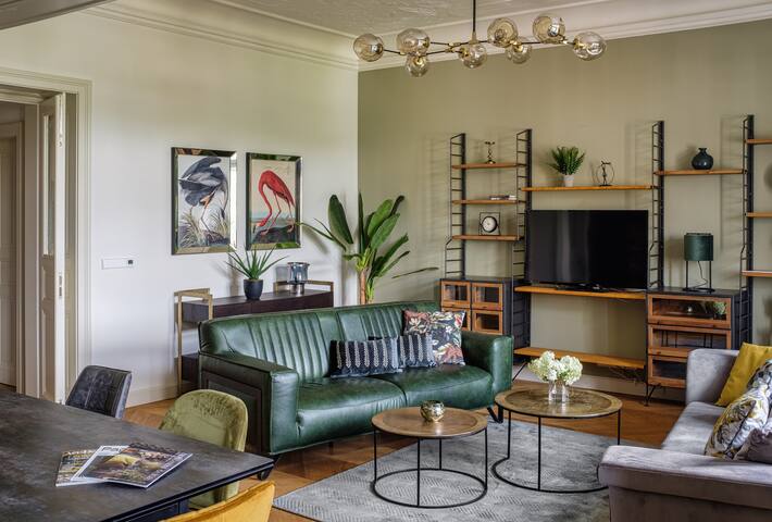 Three Bedroom Apartment with Balcony MN6 Suites gallery image 5