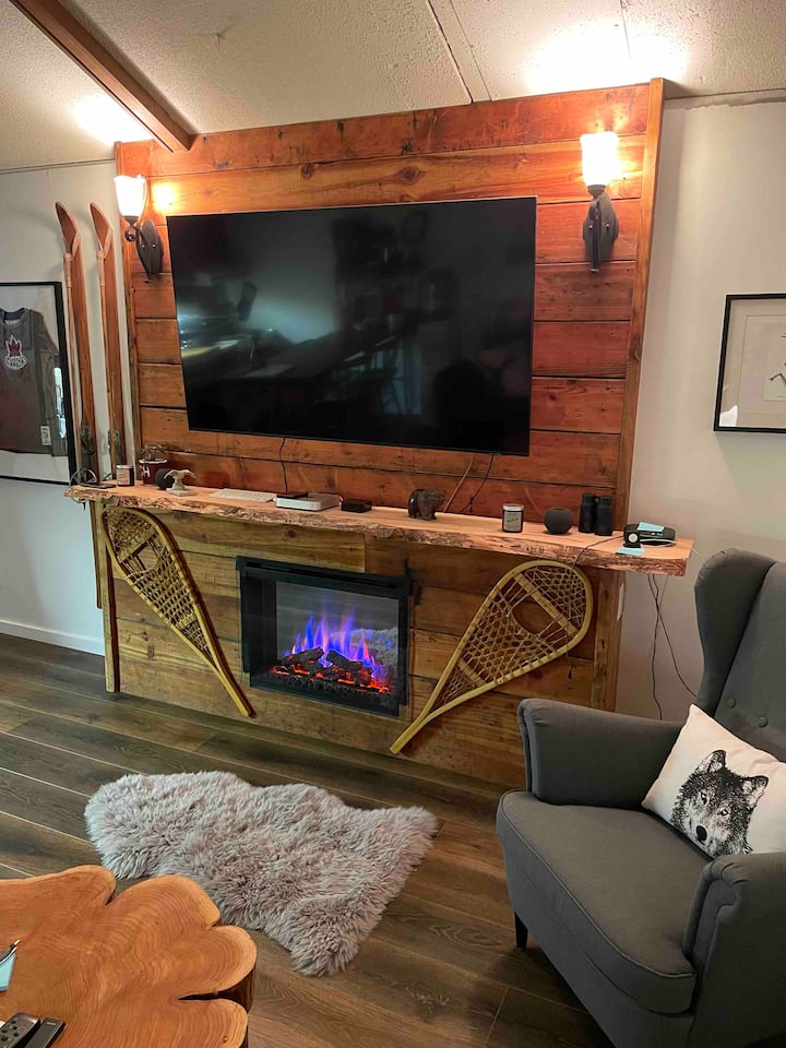 Cozy, studio with a beautiful view Vacation homes for Rent in Agassiz