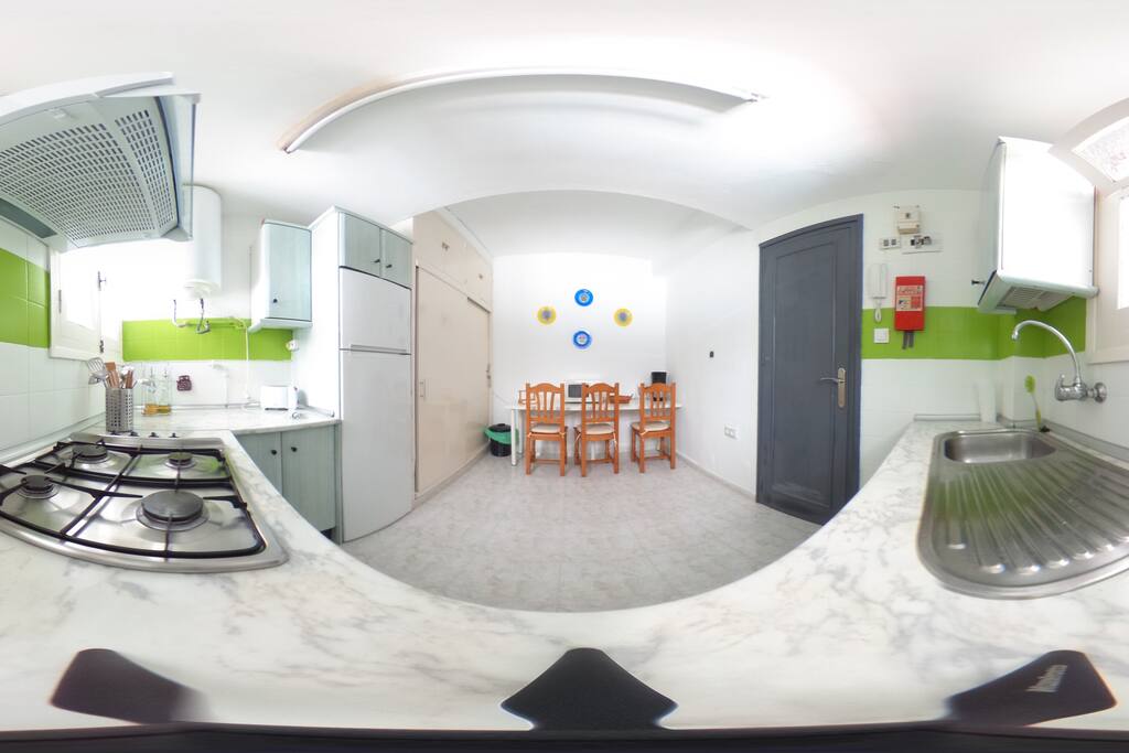 Kitchen full equiped.
Cusine totalement equipé.
Cocina totalmente equipada.