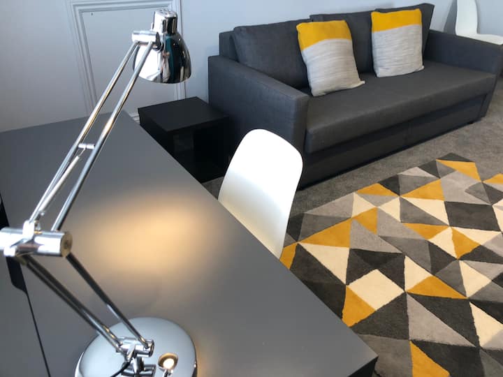 Flat 5 Beaconsfield Town Easy walk to NFTS & Train Apartments for