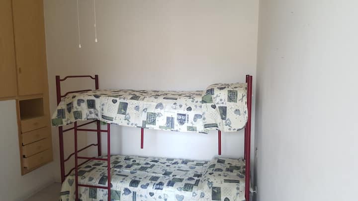 Спалня с 3 единични легла