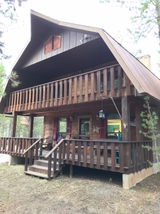 Brubaker Chalet: large front porch near fire pit, with a secluded feel.