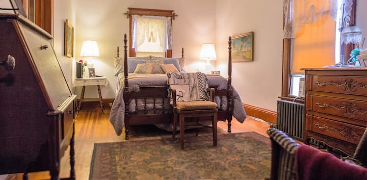 Delano Bed And Breakfast  Schollenberger Room. - Wichita, KS