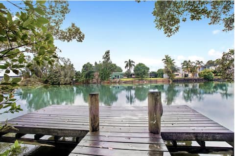 Absolute Waterfront House-Private Jetty Sleeps 10