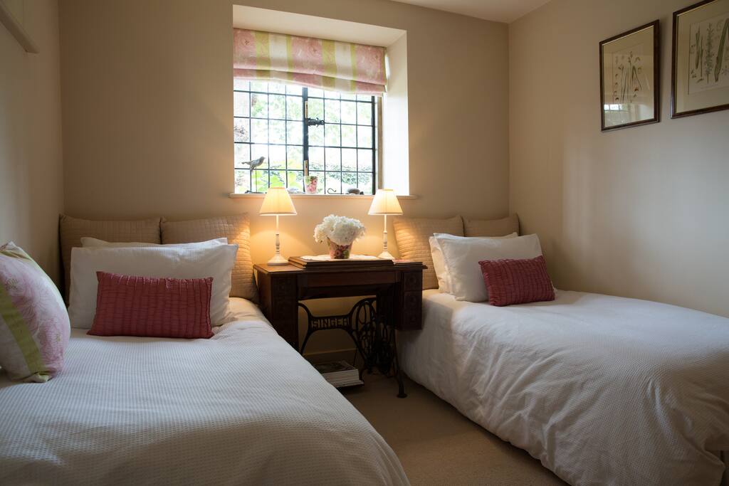 Twin bedroom