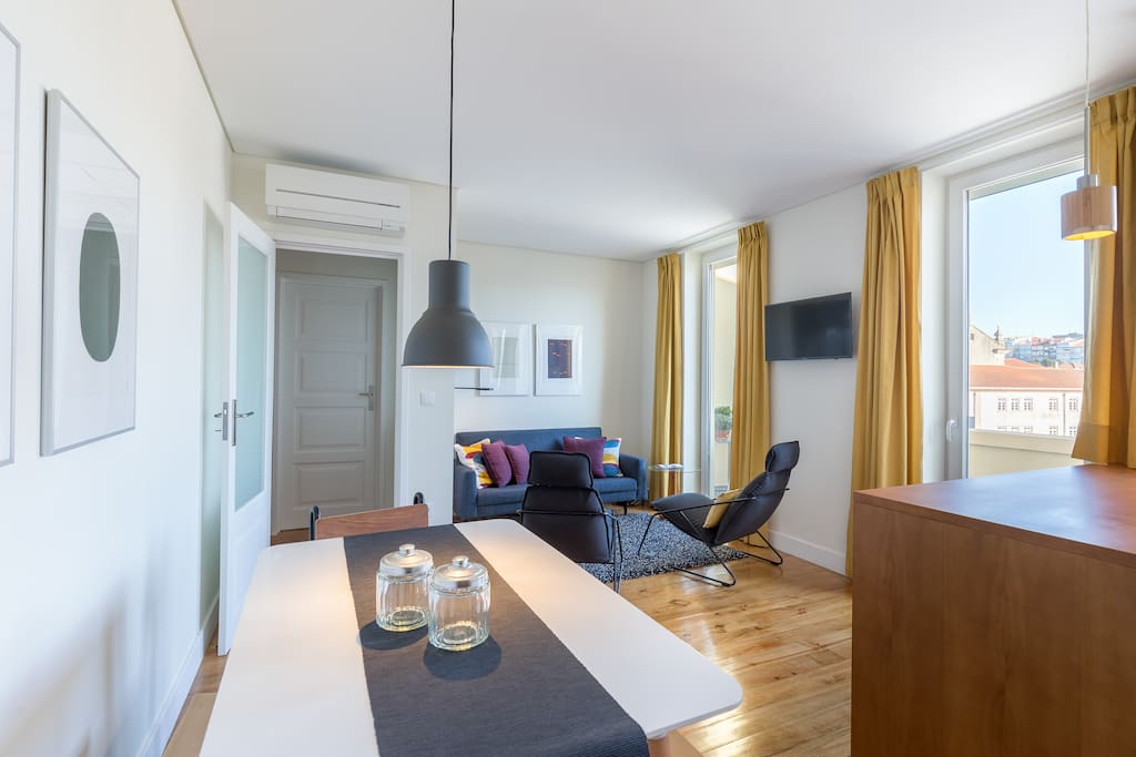 Living area / balcony access