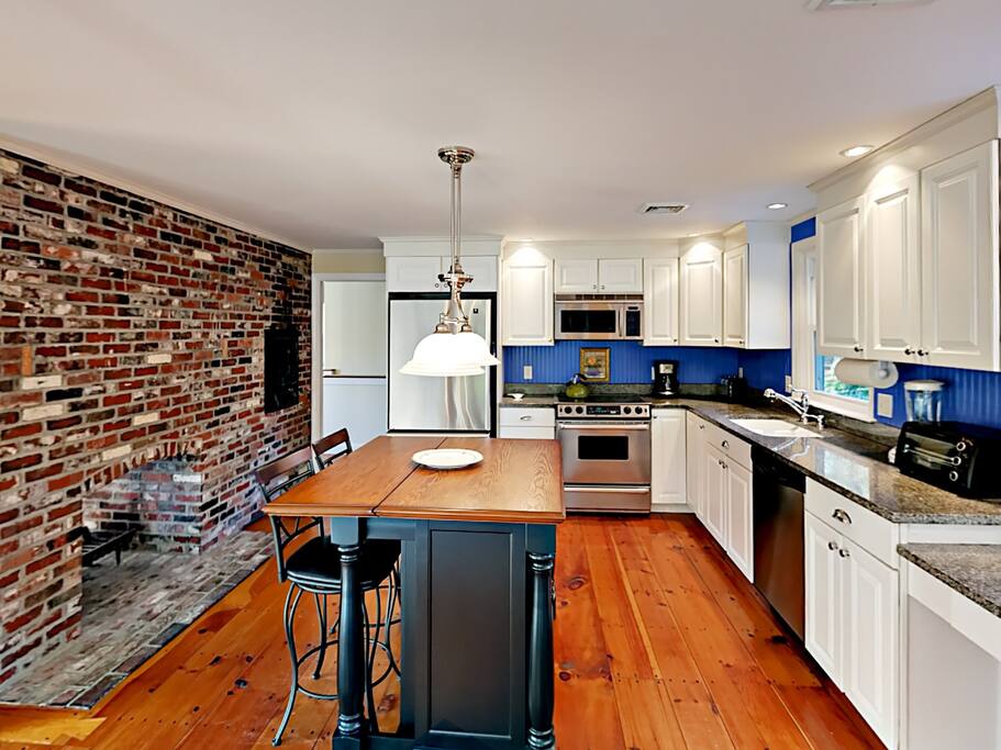 Whip up tasty meals in the well-equipped kitchen with stainless steel appliances.