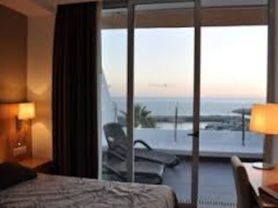 Sleeping room with a view to the harbor and the Atlantic