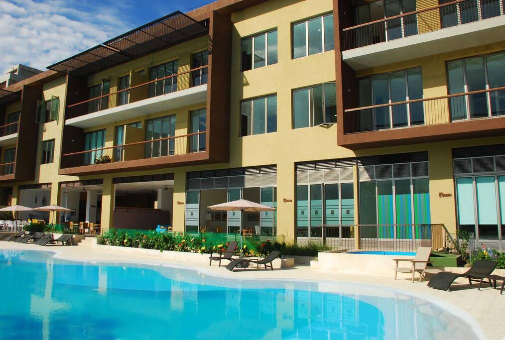 Piscina y Jacuzzi