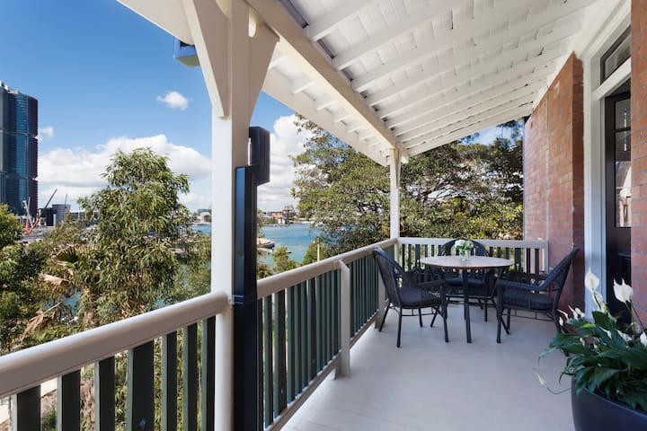 Luxury Clifftop Heritage Apartment + Roof Terrace