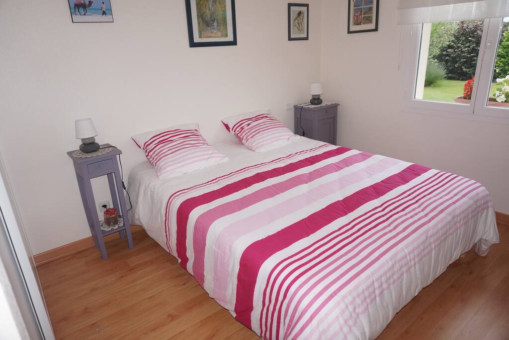 Chambre Lavande avec vrai lit 160 x 200 côté jardin