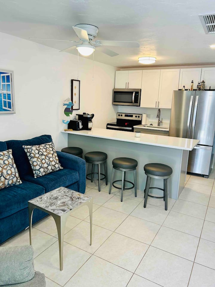Deja Blue Beach  Bungalow 1000ft From The Beach! - Fort Myers Beach, FL