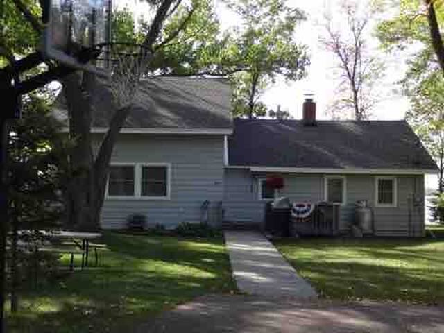 Lake Sylvia Peninsula Paradise, 17’ Water Clarity gallery image 3