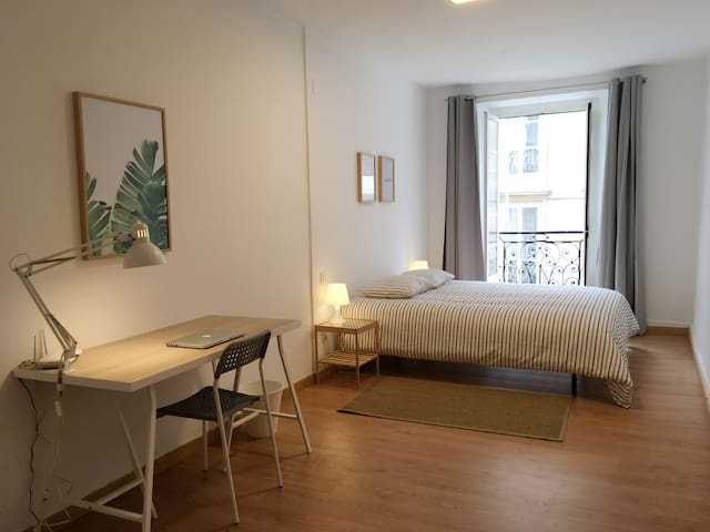 Apartment with balcony in Plaza de Cervantes