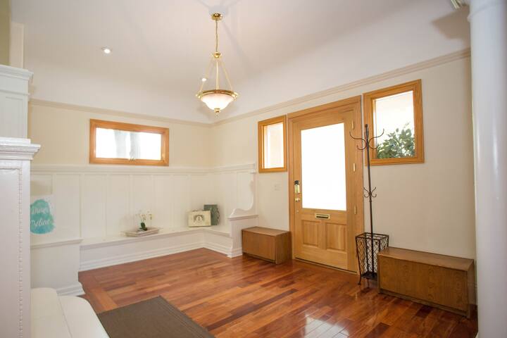 5 bedrooms house, available for large groups gallery image 2