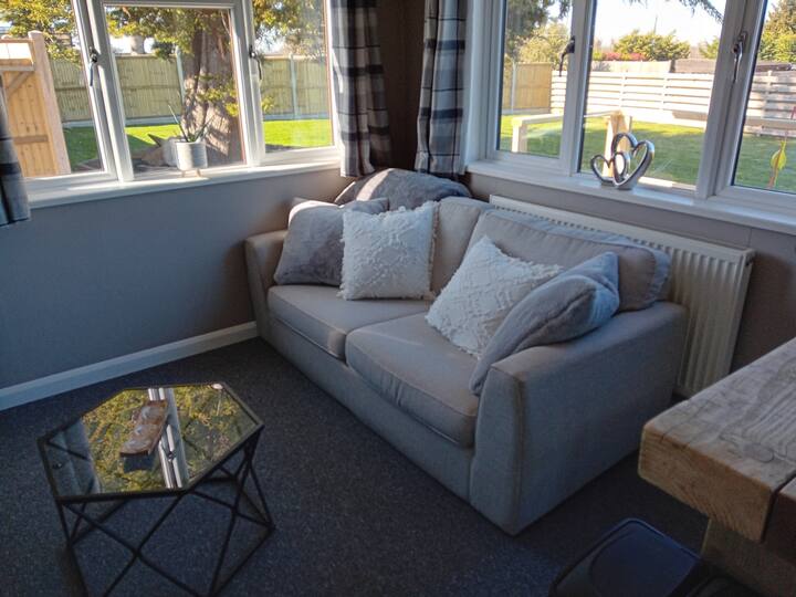 Love Nest (With Lazy Spa) Near Deal, Kent - Deal