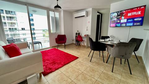 “Red” Cozy, Clean and Centrally apartment