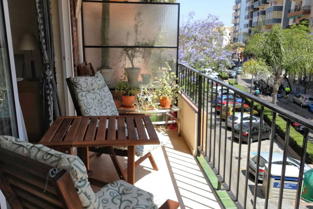 The balcony is very light and you can enjoy the sun all afternoon.