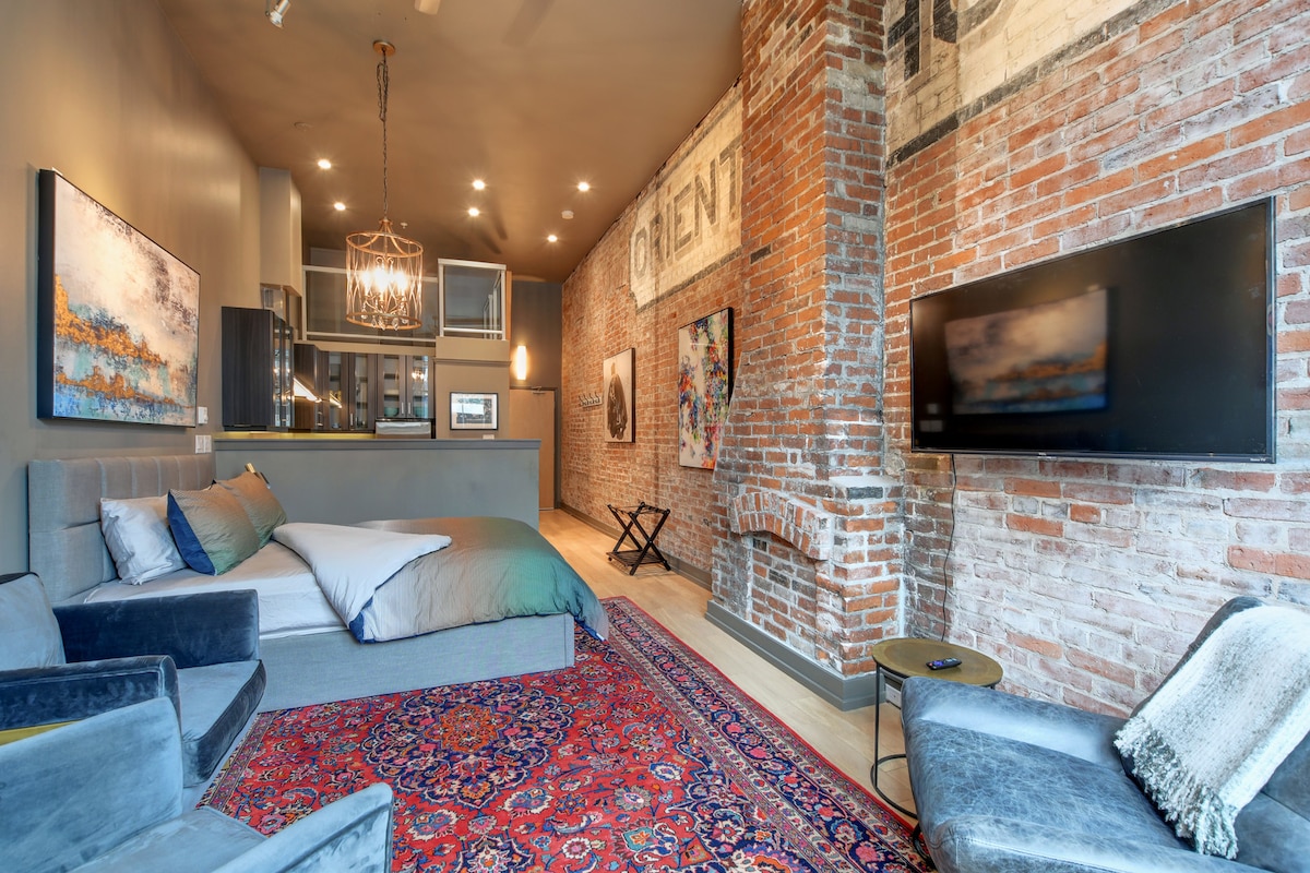 Beautifully Restored Hotel - Central Downtown Vic